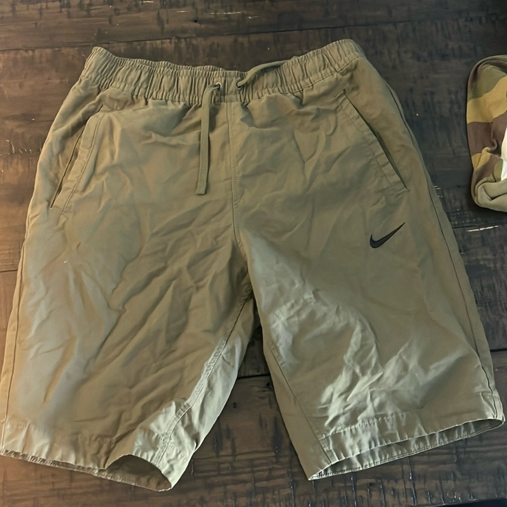 Men’s.L Nike shorts size medium